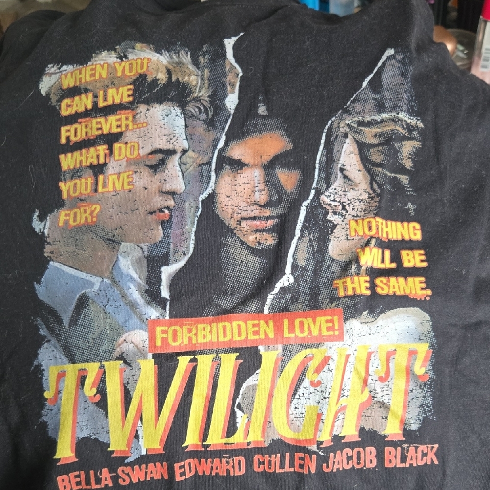 Twlight L Black and Brown Graphic Tee